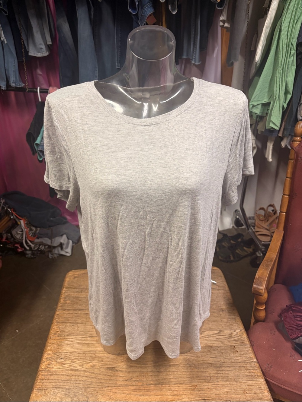Green Envelope Short Sleeve Tee in Gray XL Like New